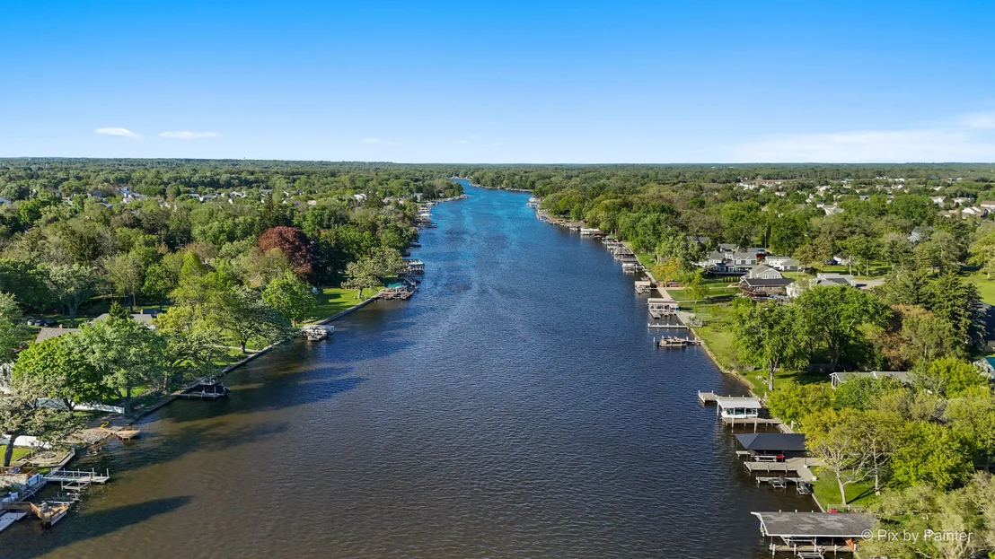 Photo of 1423 N River Road