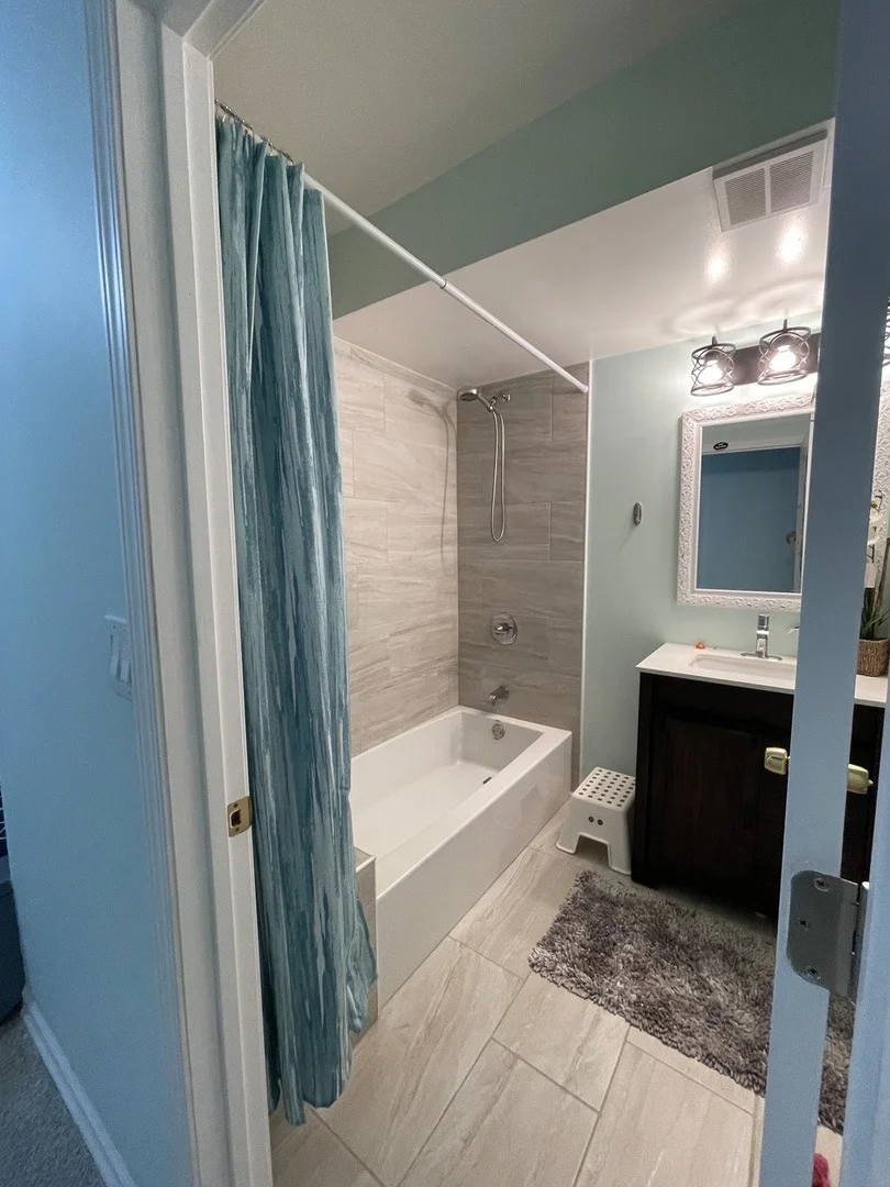 Photo of 200 W Thacker Street