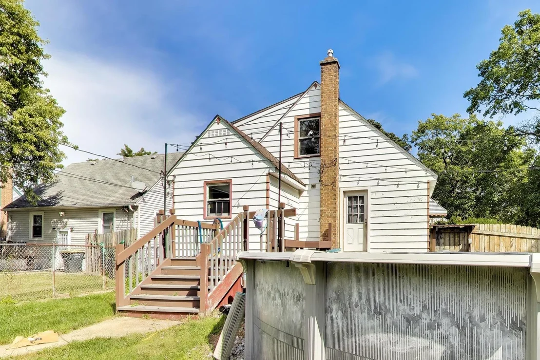 Photo of 17558 Community Street