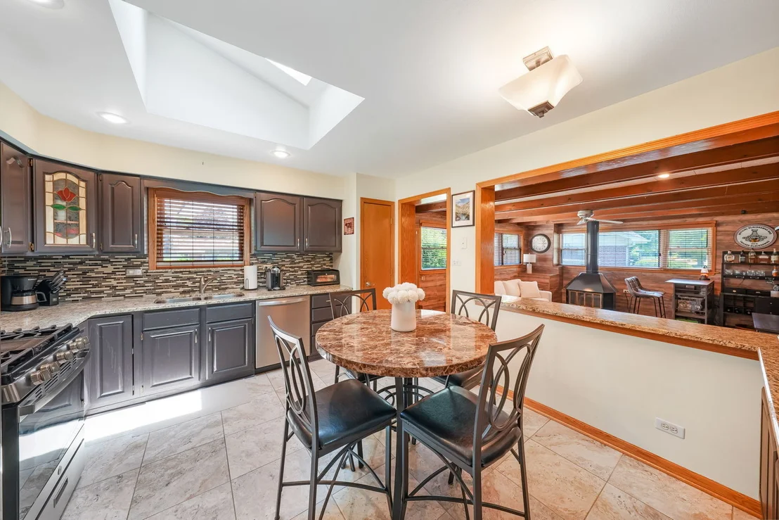 Photo of 513 W Division Street