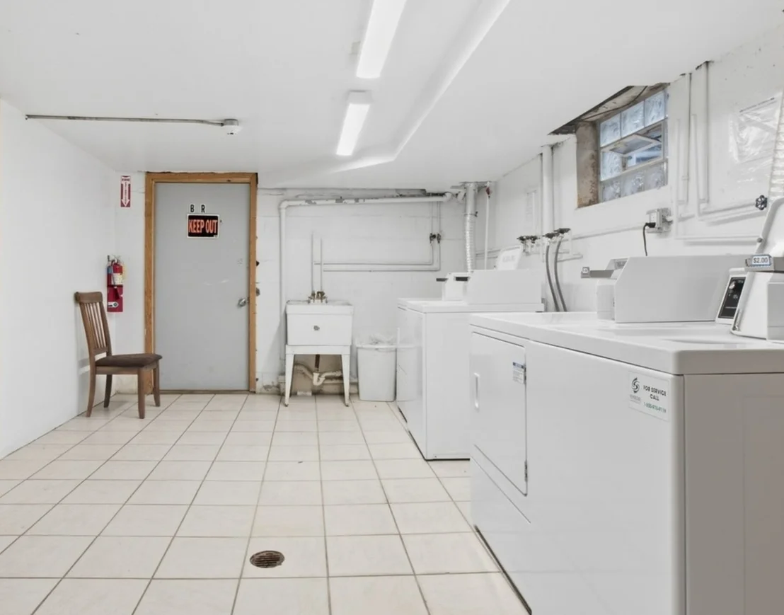 Photo of Unit 2W at 3810 Ruby Street