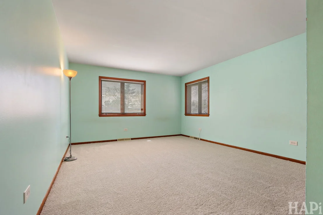 Photo of 840 Queens Lane