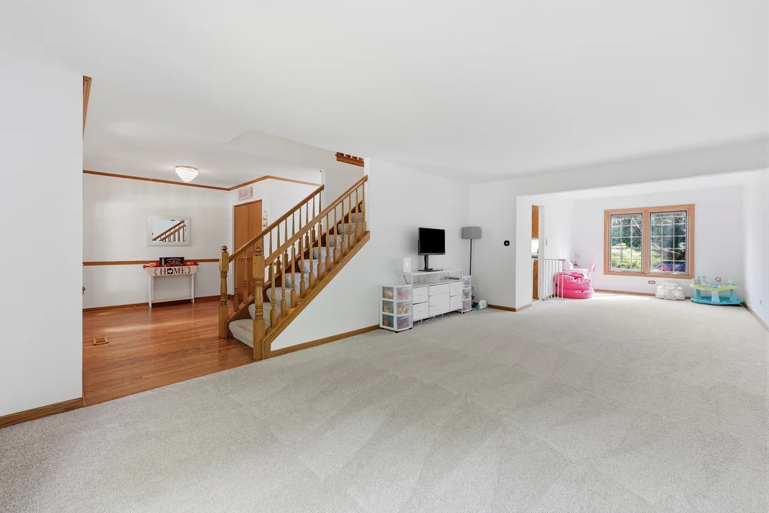 Photo of 655 Crest Drive