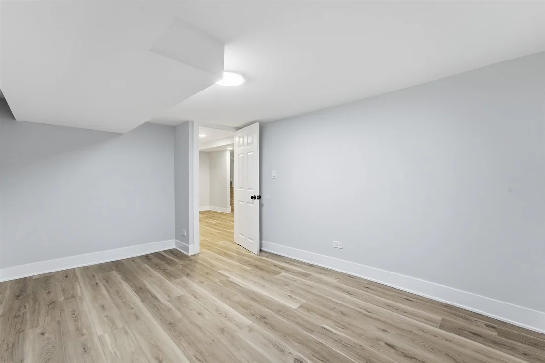 Photo of 623 E 88th Place