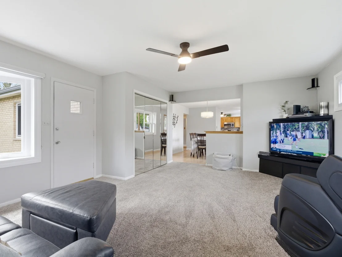 Photo of 237 N Pioneer Drive