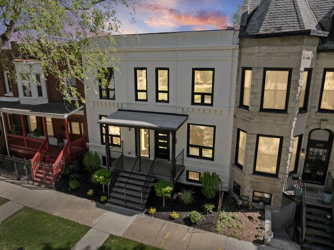 Photo of 433 E 46th Place