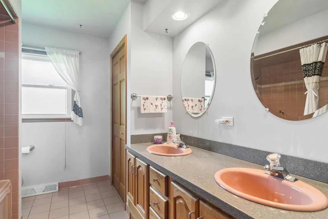 Photo of 1600 E Linden Lane