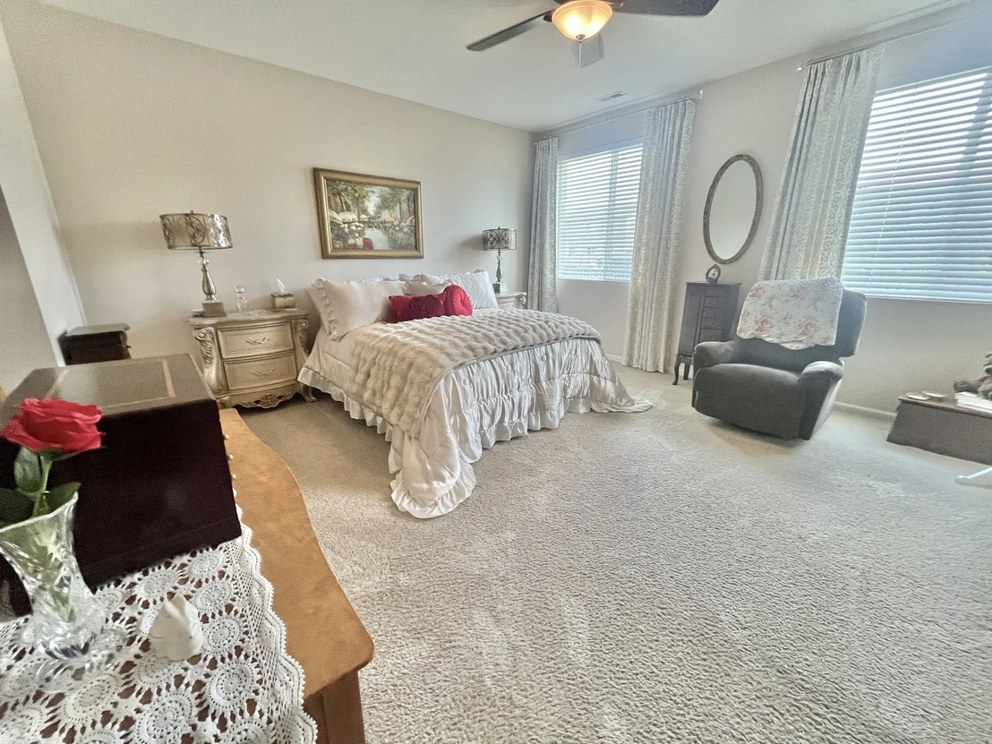 Photo of 1074 Chestnut Drive