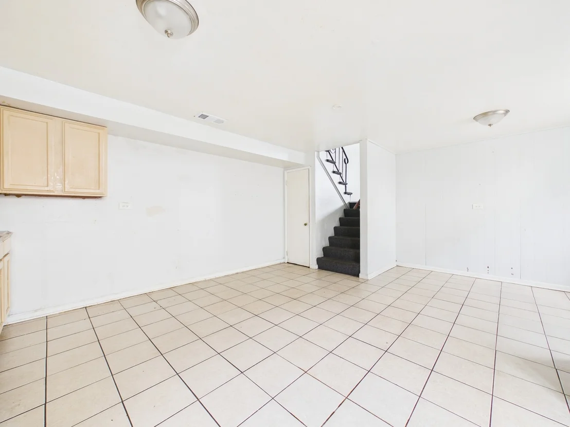 Photo of 945 W 115th Place