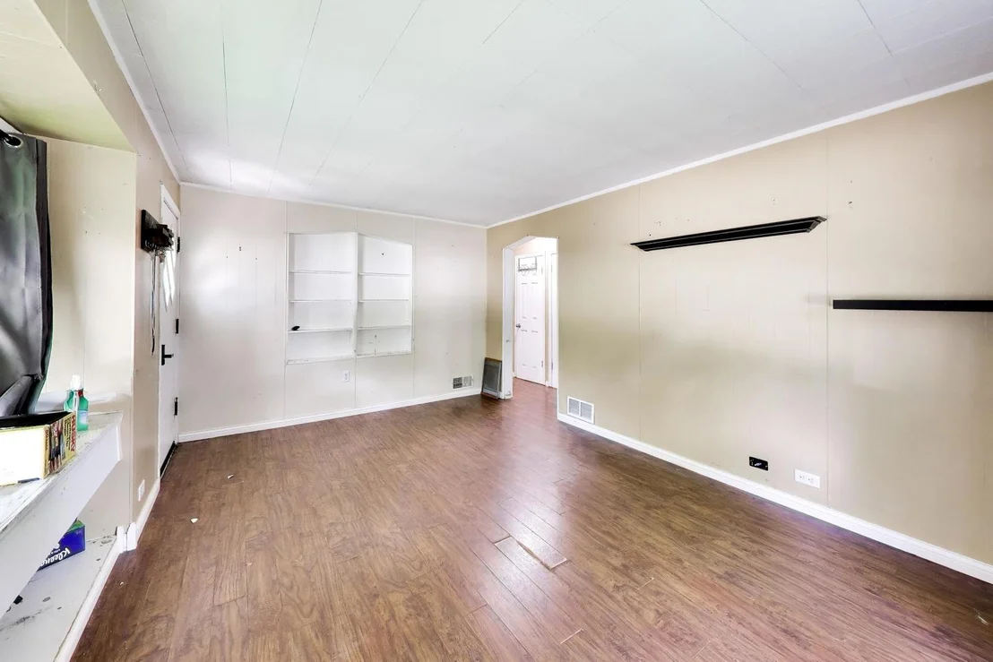 Photo of 17558 Community Street