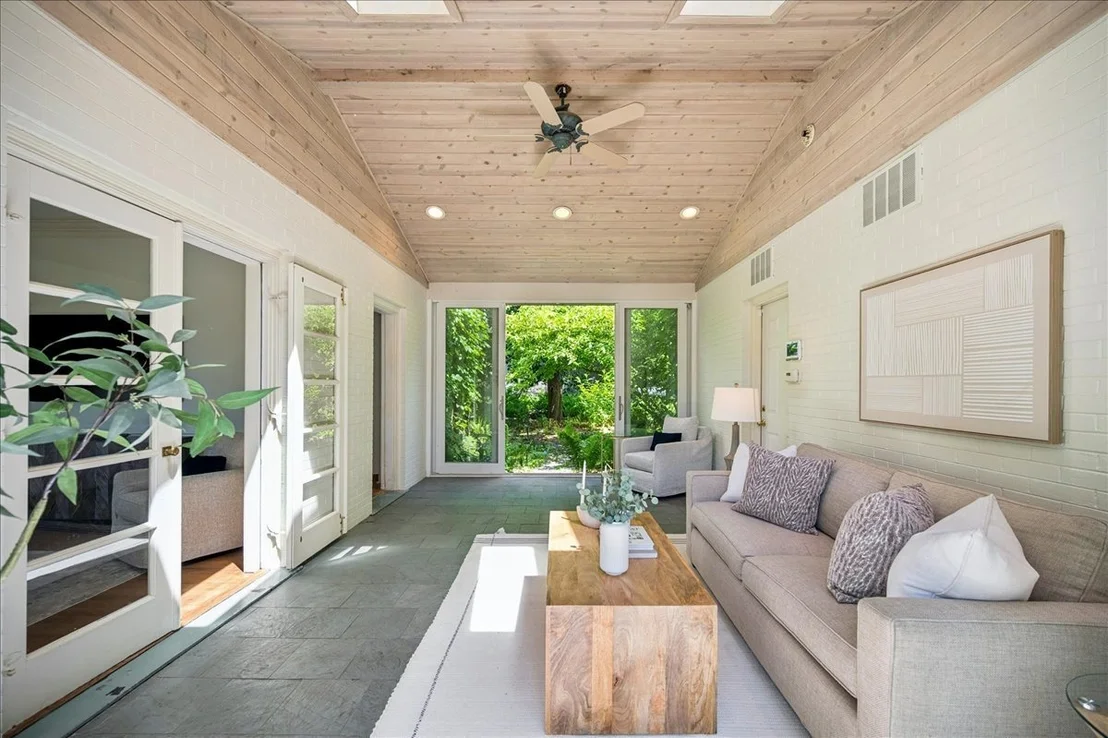 Photo of 1372 Sunview Lane