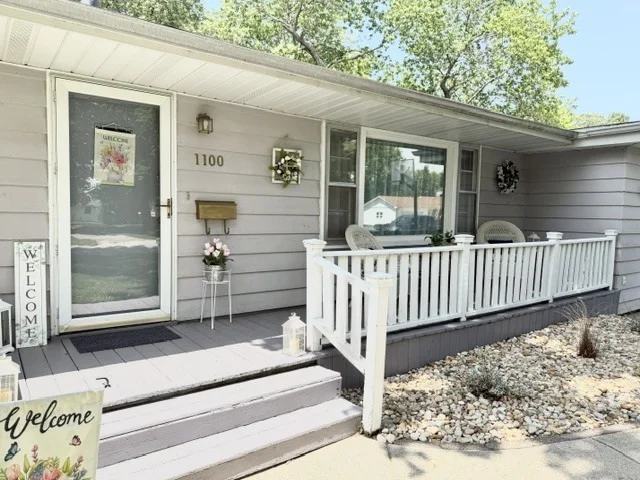 Photo of 1100 Meadowview Drive