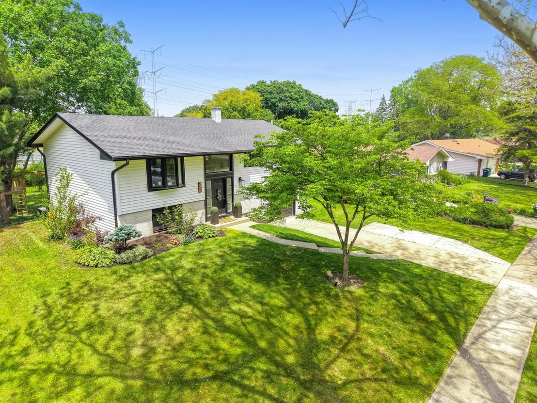 Photo of 2S550 Gray Avenue