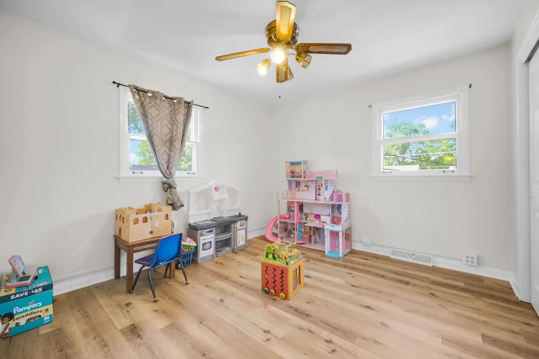 Photo of 1020 Hahn Place