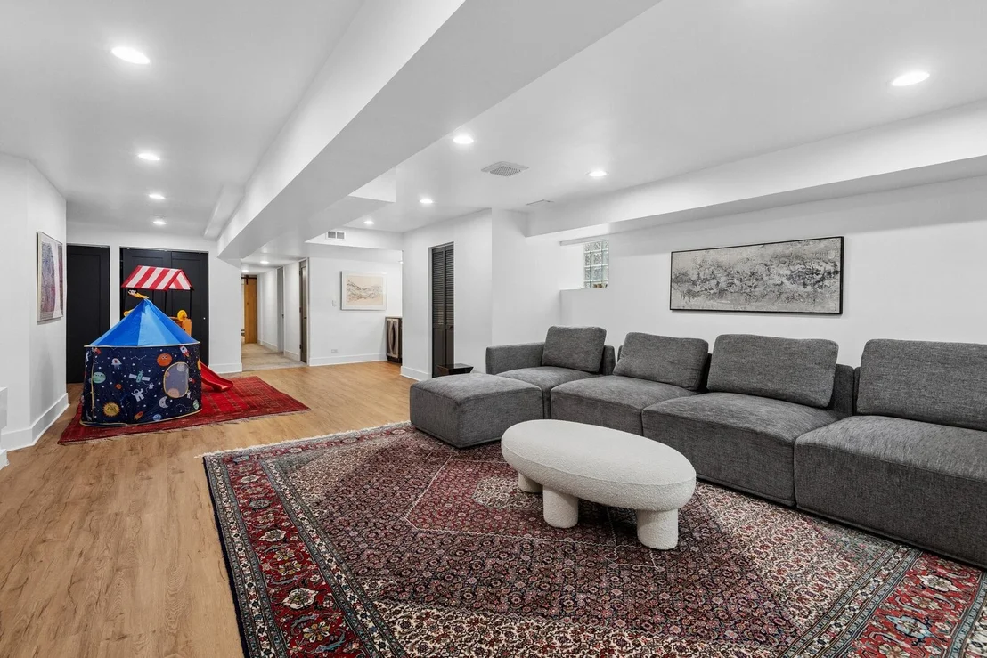 Photo of 2147 W Thomas Street