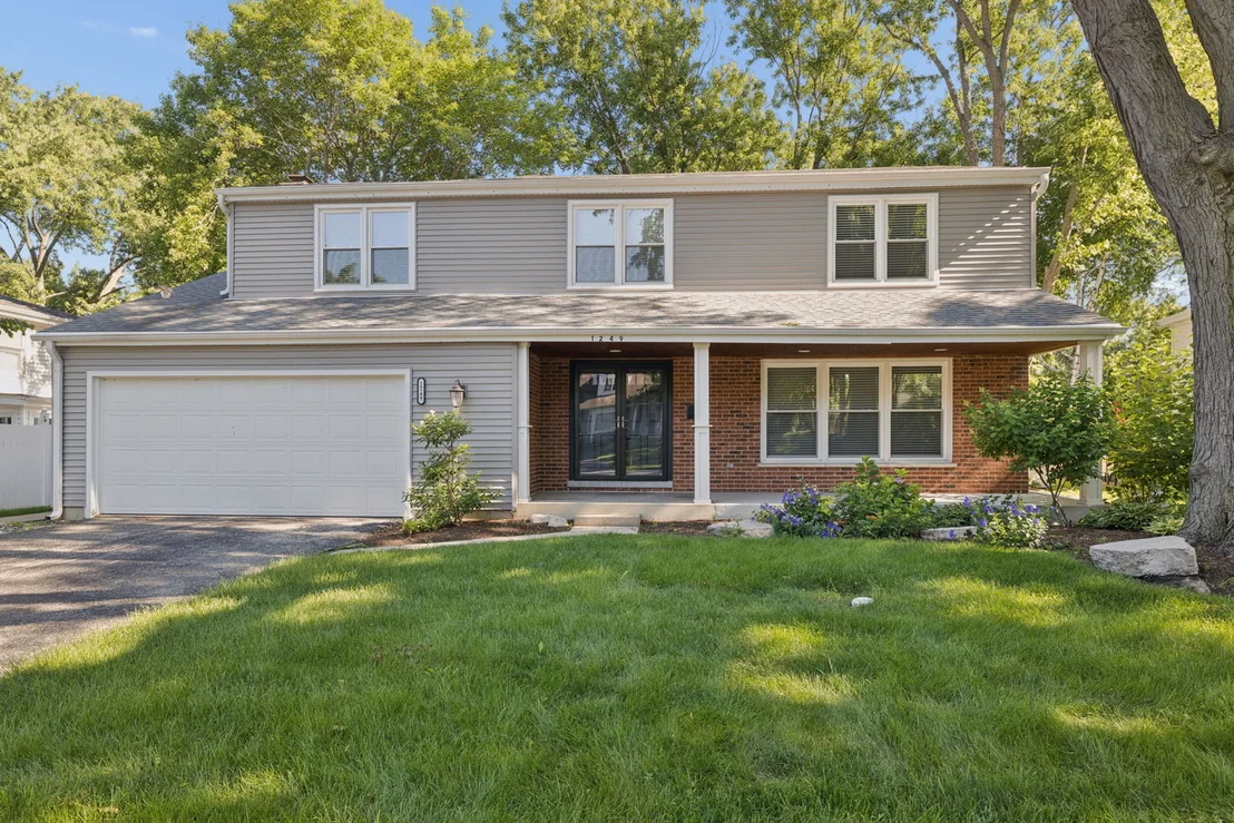 Photo of 1249 STONEGATE Road