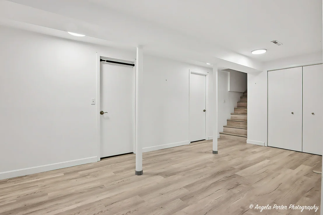 Photo of 412 Surrey Lane