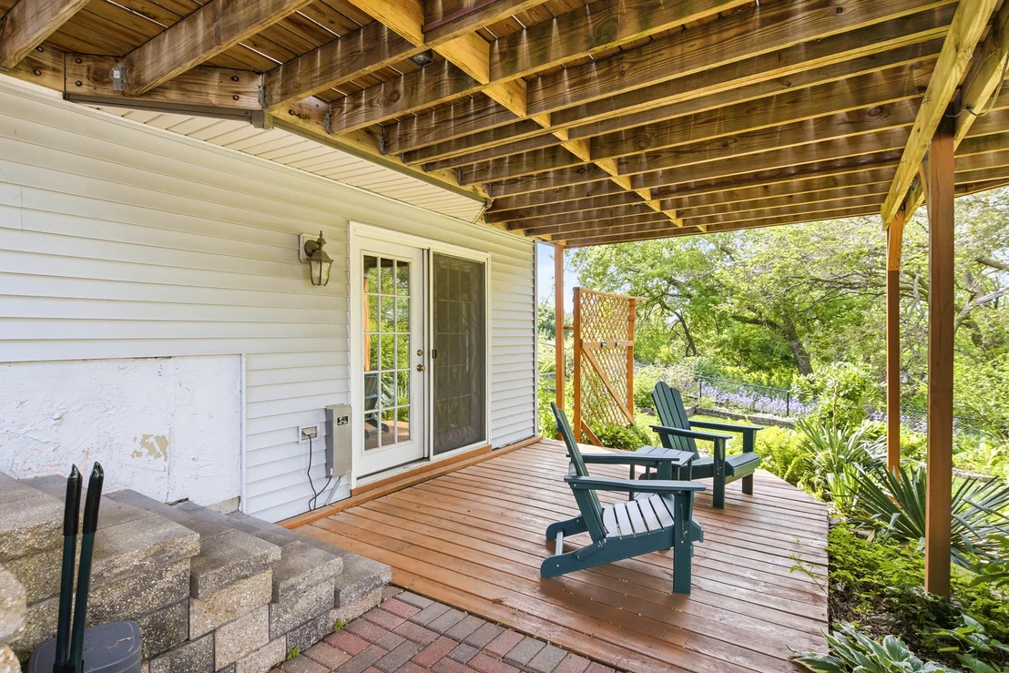 Photo of 260 Hillhurst Drive