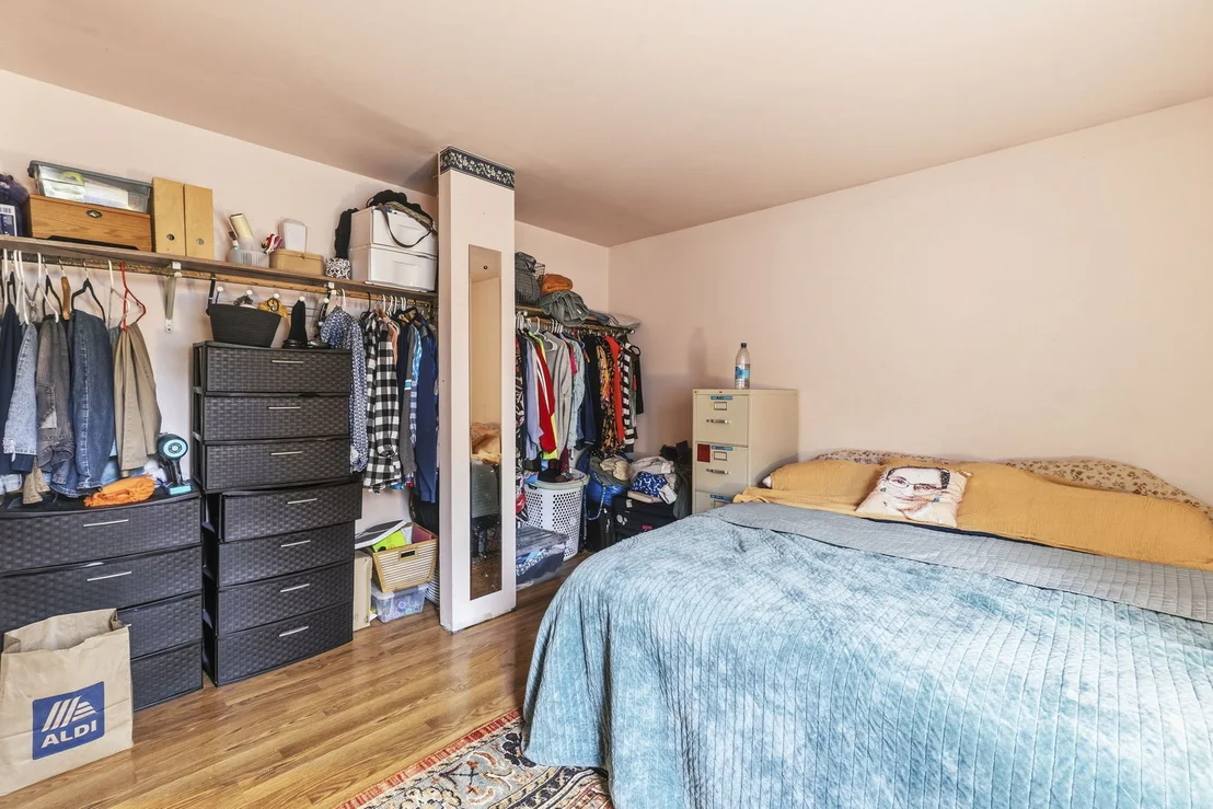 Photo of 863 Poplar Lane