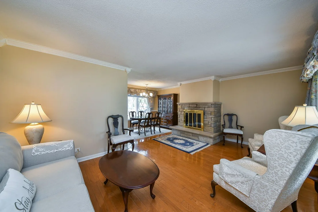Photo of 337 W Edson Place
