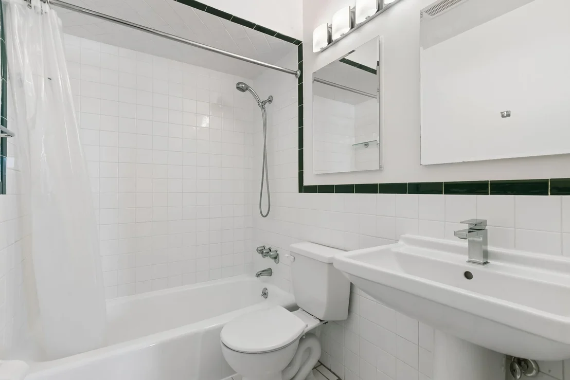 Photo of Unit 5D at 1333 Maple Avenue