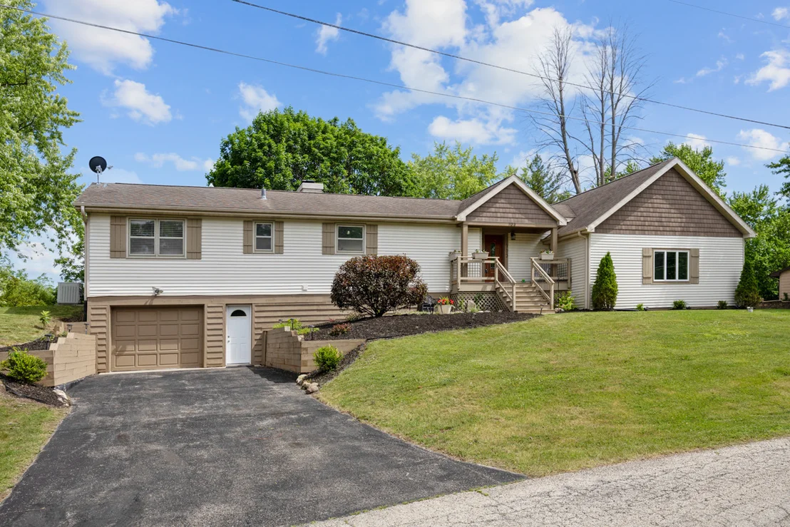 Photo of 703 Crestview Drive