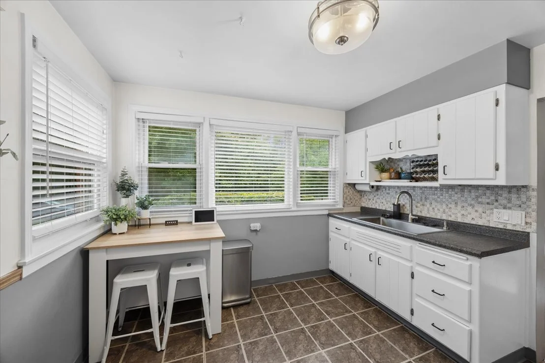Photo of 8936 W Forestview Avenue