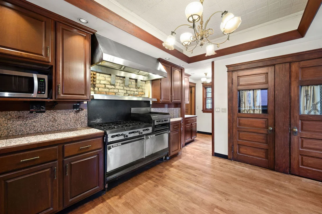 Photo of 832 W Junior Terrace