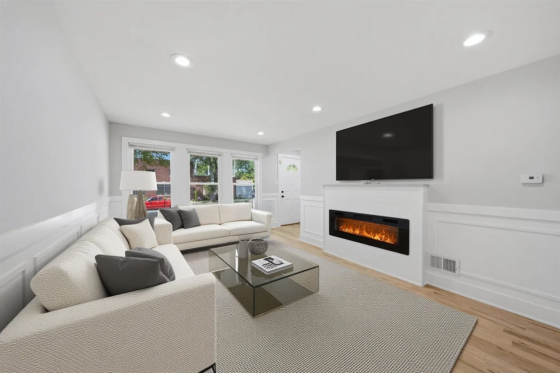 Photo of 1749 W 75th Place