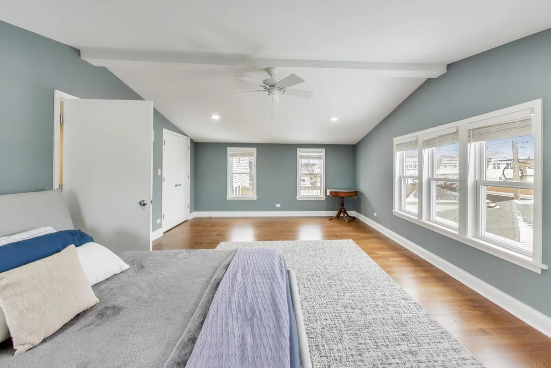 Photo of 6544 W Devon Avenue