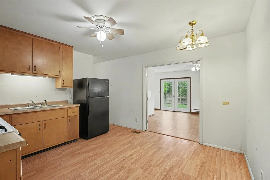 Photo of 810 MAPLEPARK Drive