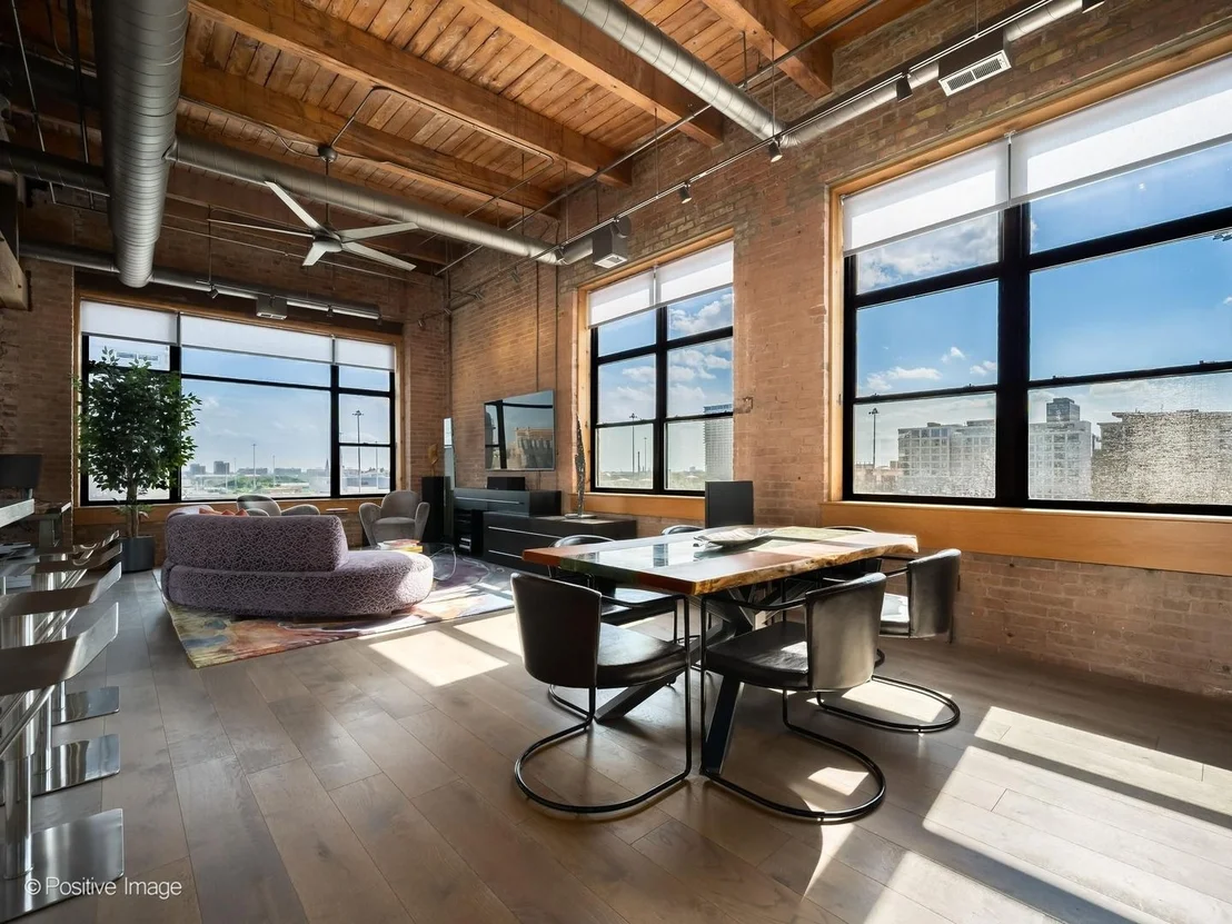 Photo of Unit 607 at 701 W Jackson Boulevard