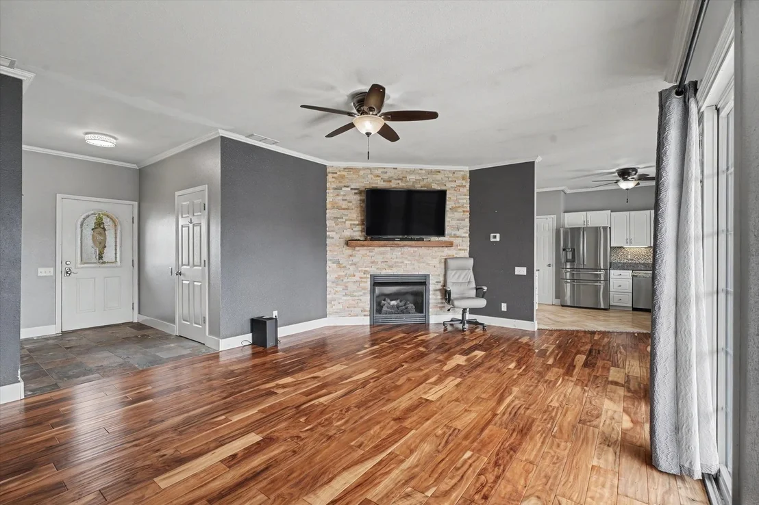 Photo of 1203 EDGEVIEW Drive