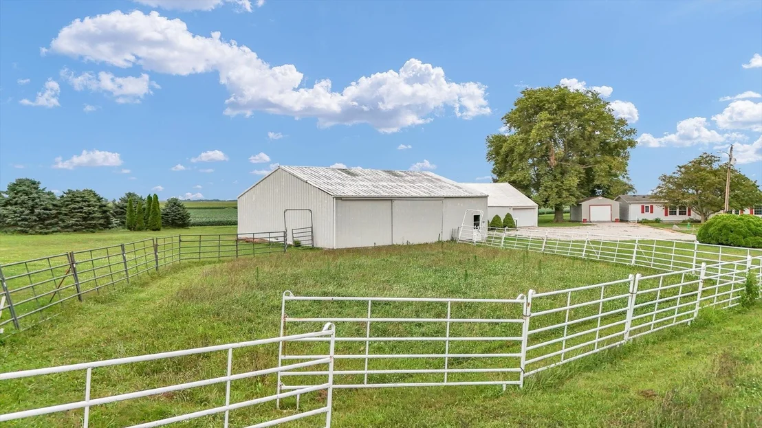 Photo of 425 County Road 1575 E
