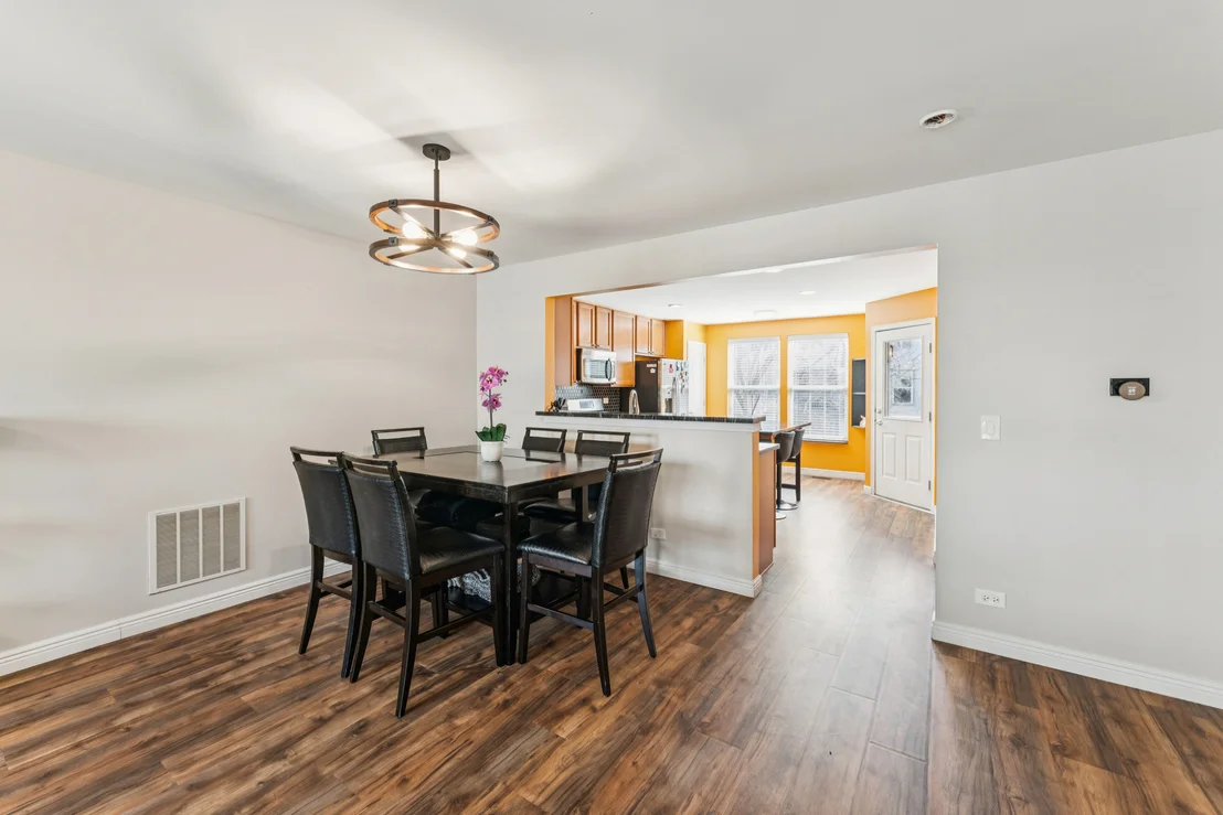 Photo of 464 Valentine Way