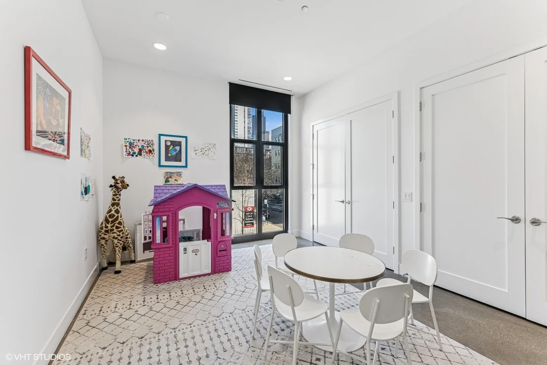 Photo of Unit 202 at 900 W Washington Boulevard