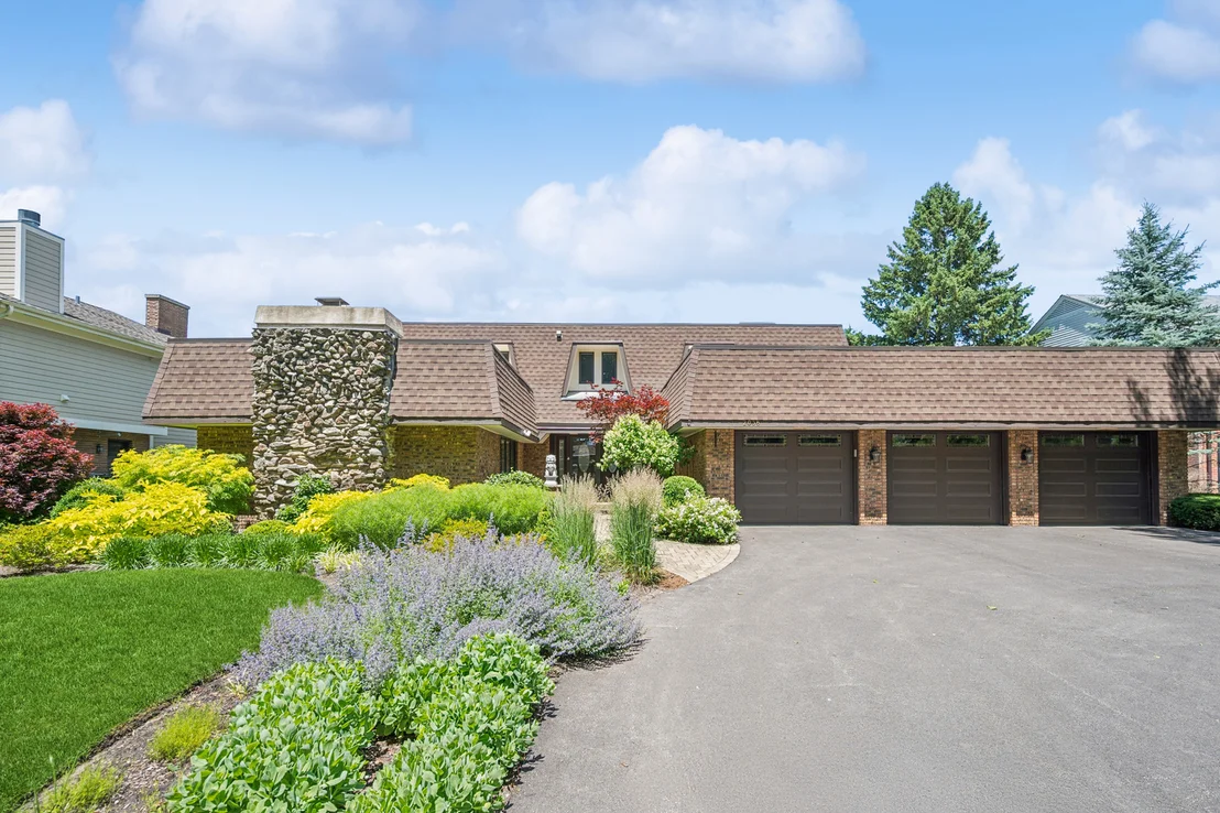 Photo of 2036 Valley Lo Lane