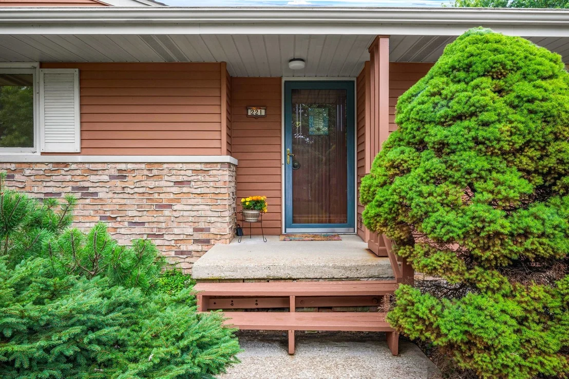 Photo of 221 Hillside Lane