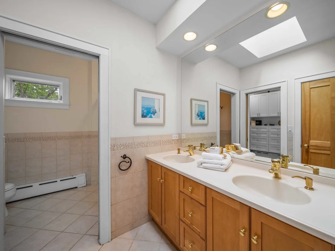 Photo of 1115 Forest Avenue