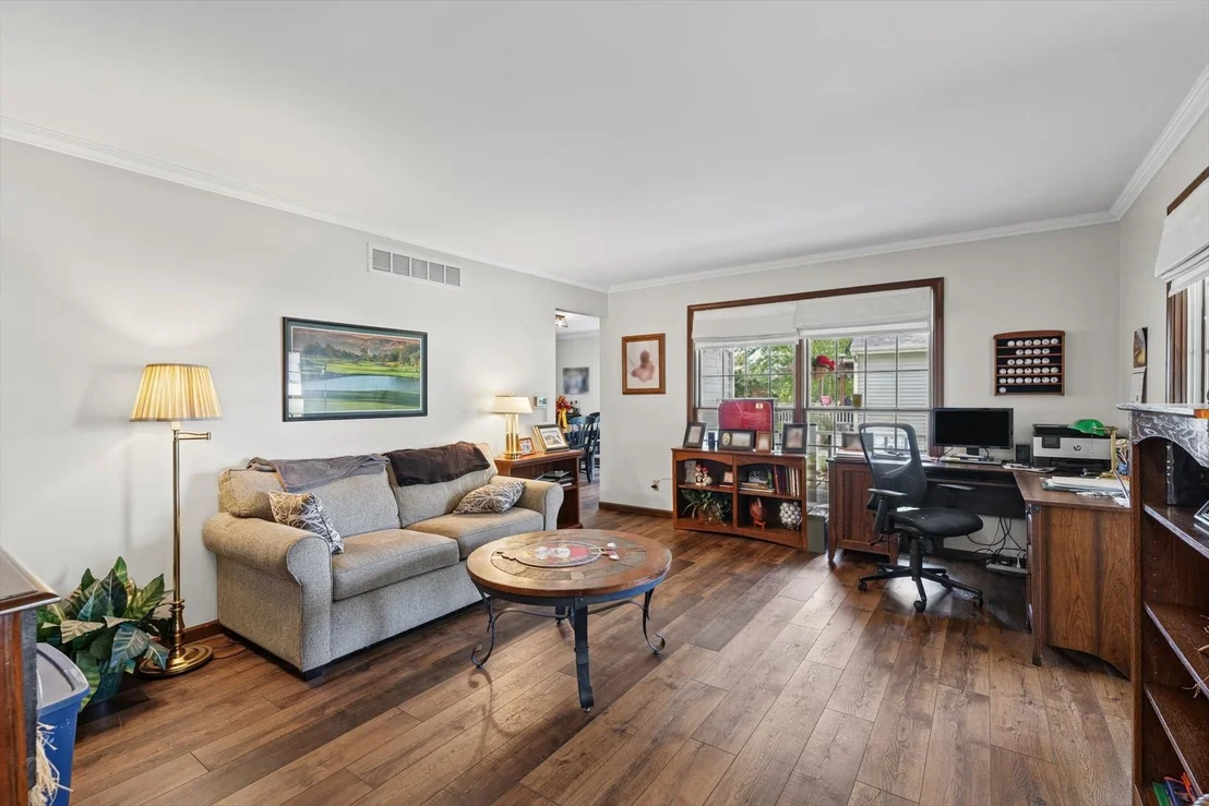Photo of 703 Surrey Road