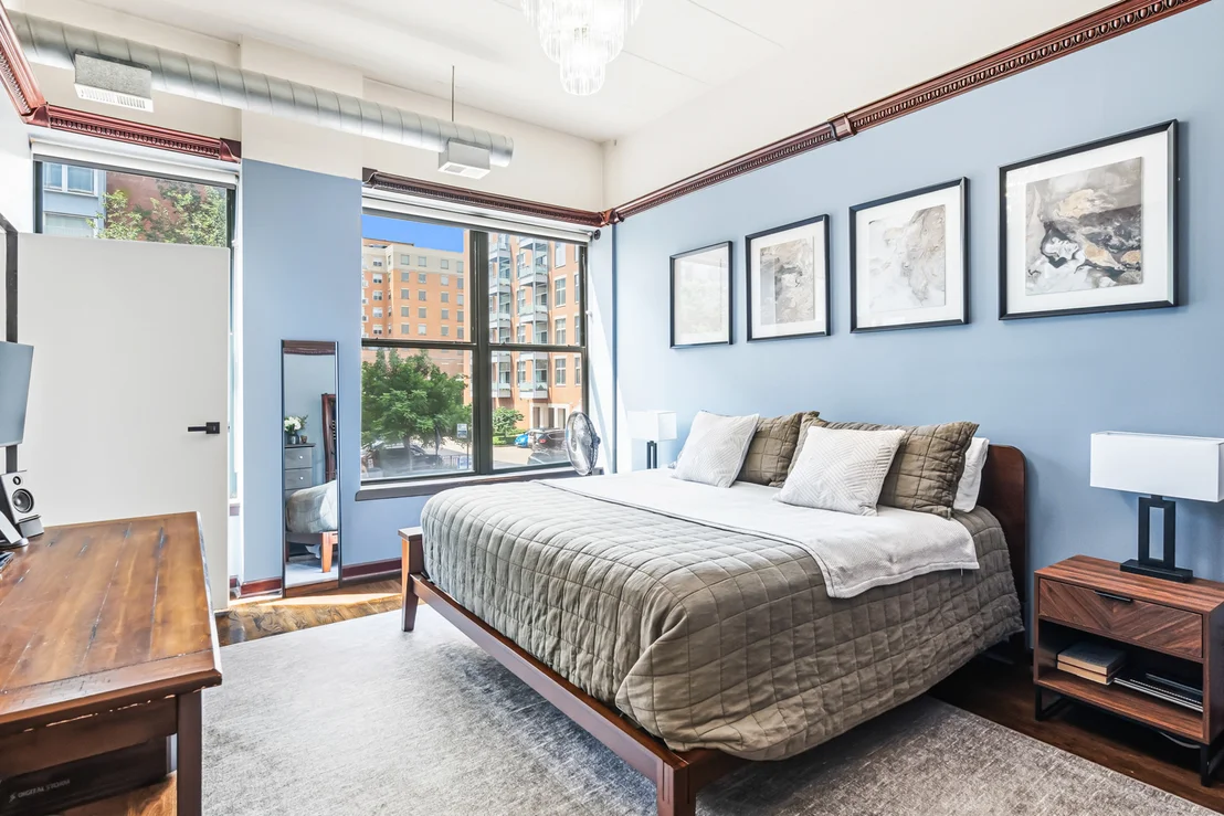 Photo of Unit D2 at 936 W Madison Street