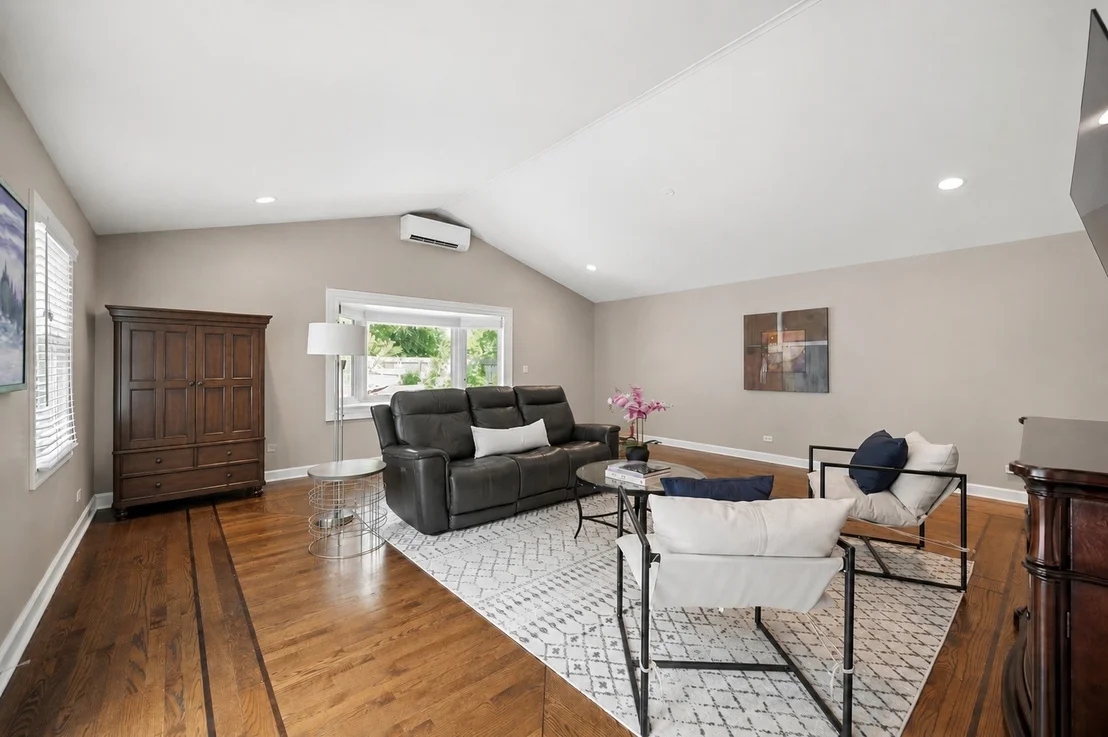 Photo of 586 Earl Drive