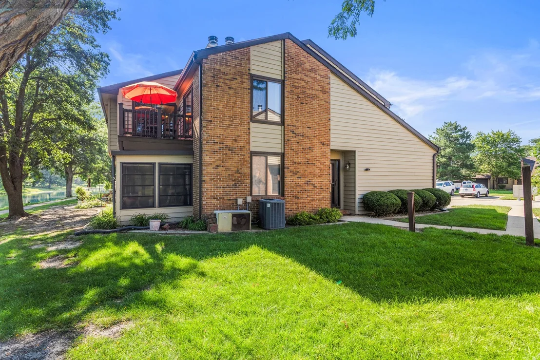 Photo of Unit 2104 at 2104 Harbortown Circle