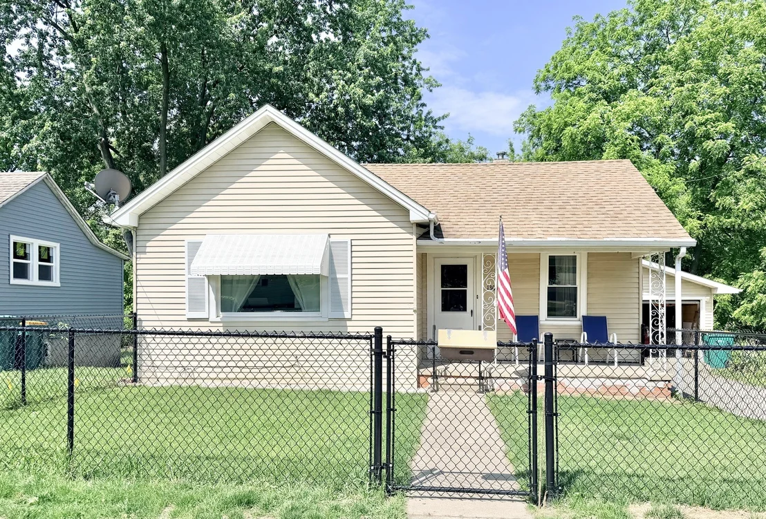 Photo of 1304 N Everett Street