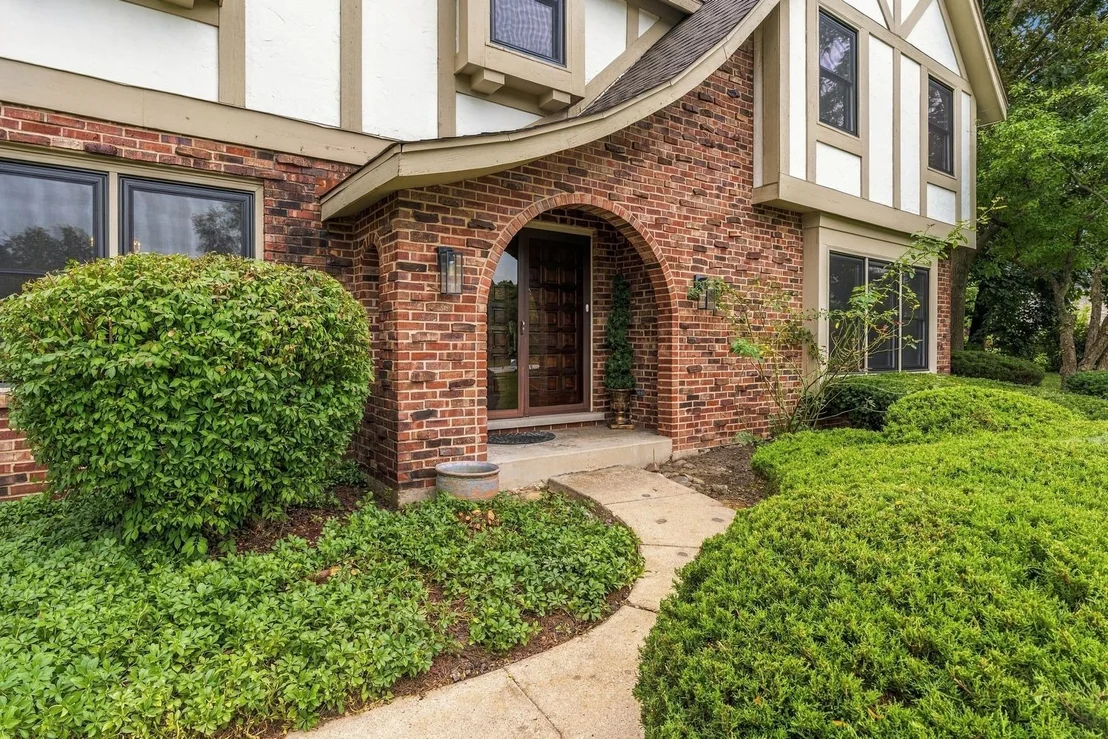 Photo of 1221 W Sable Drive