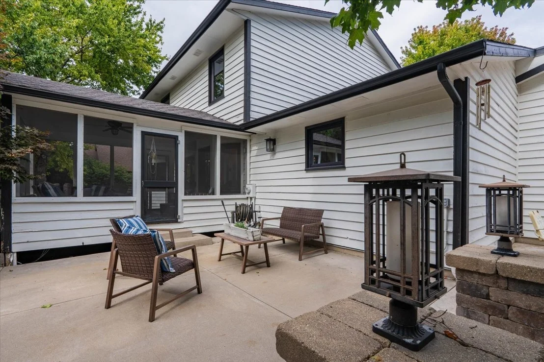 Photo of 2202 Hedgewood Drive