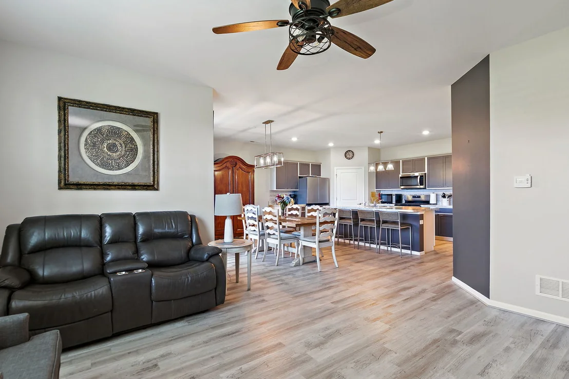 Photo of 979 Crestview Lane