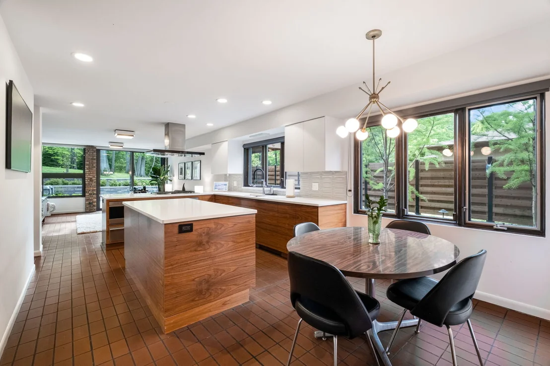 Photo of 3290 Brook Road