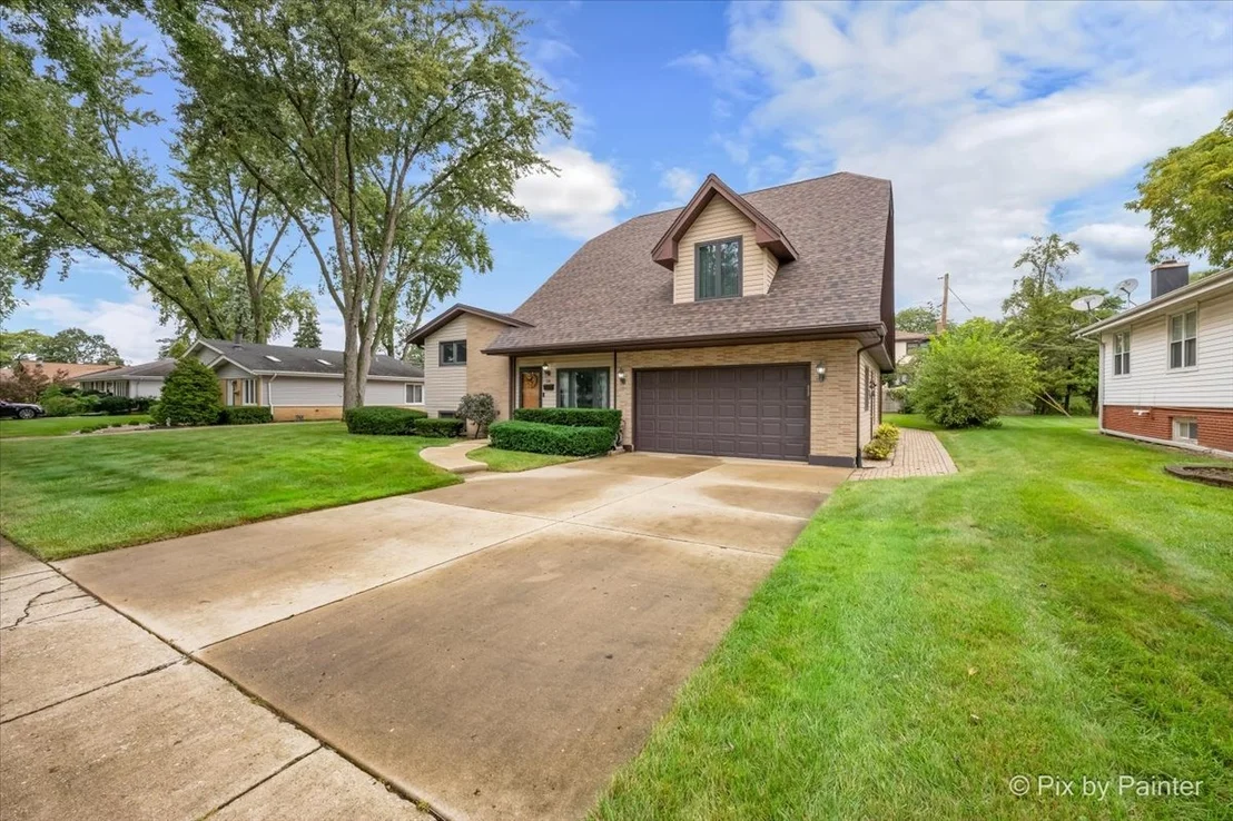 Photo of 24 W Devon Avenue