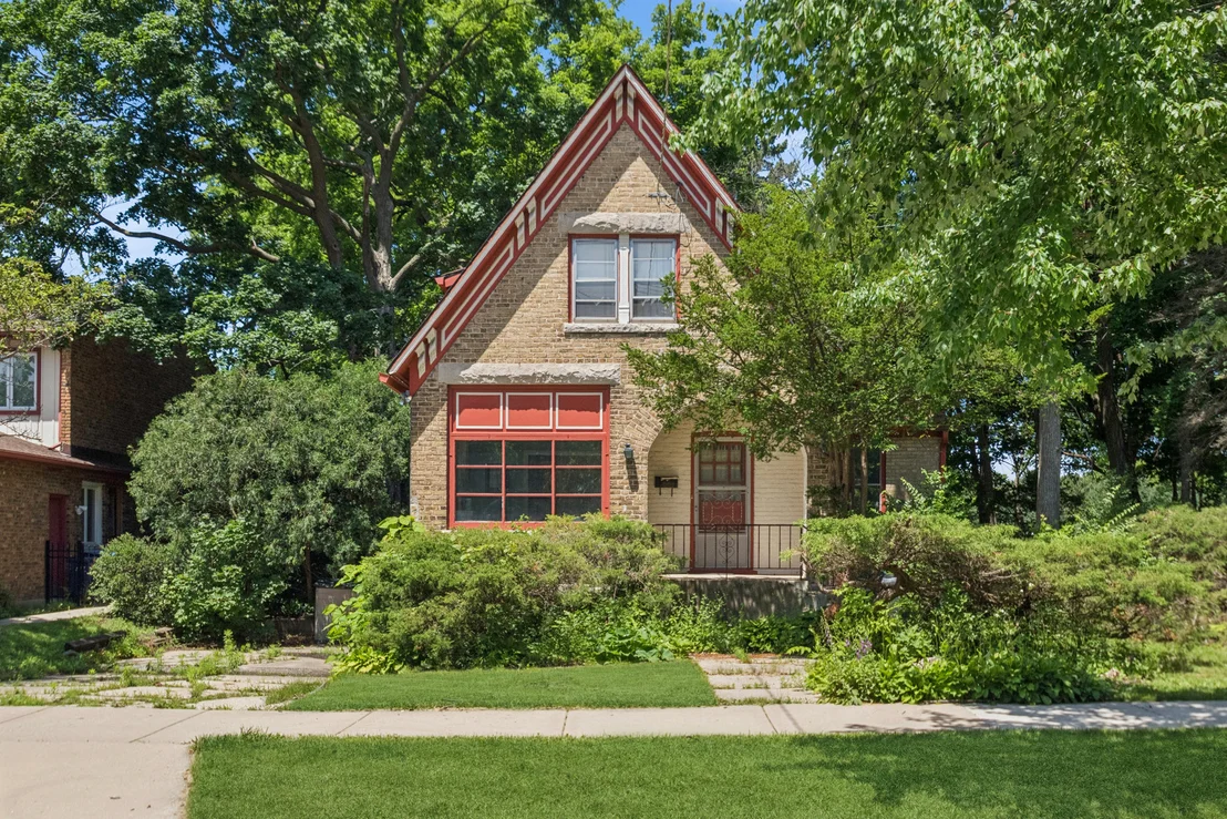 Photo of 1060 Deerfield Road
